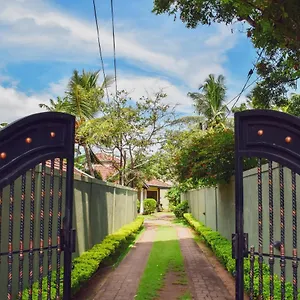 Agasthi Airport Close Bed & Breakfast Katunayaka